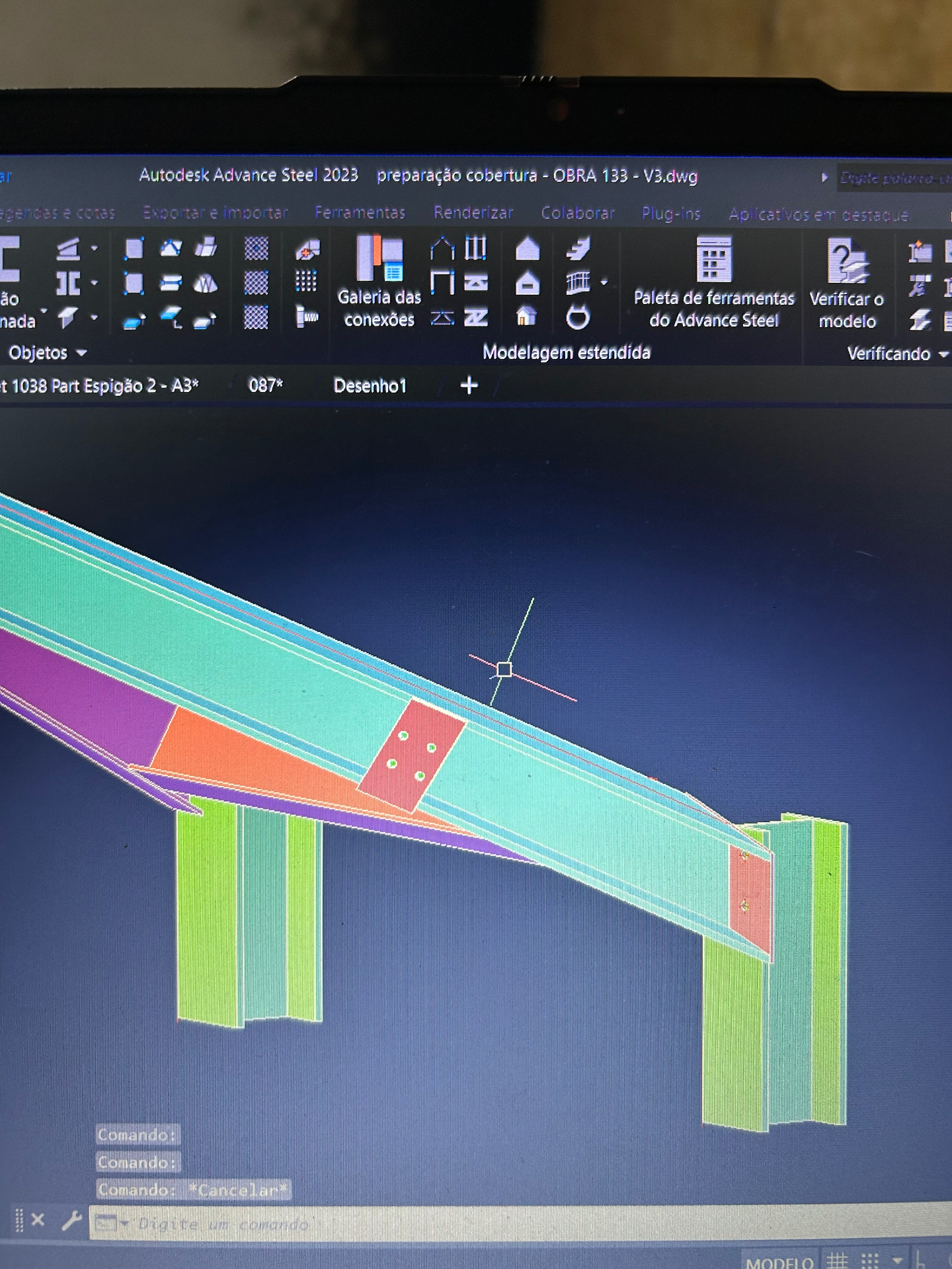 Detalhe de ligação estrutural modelado em CAD