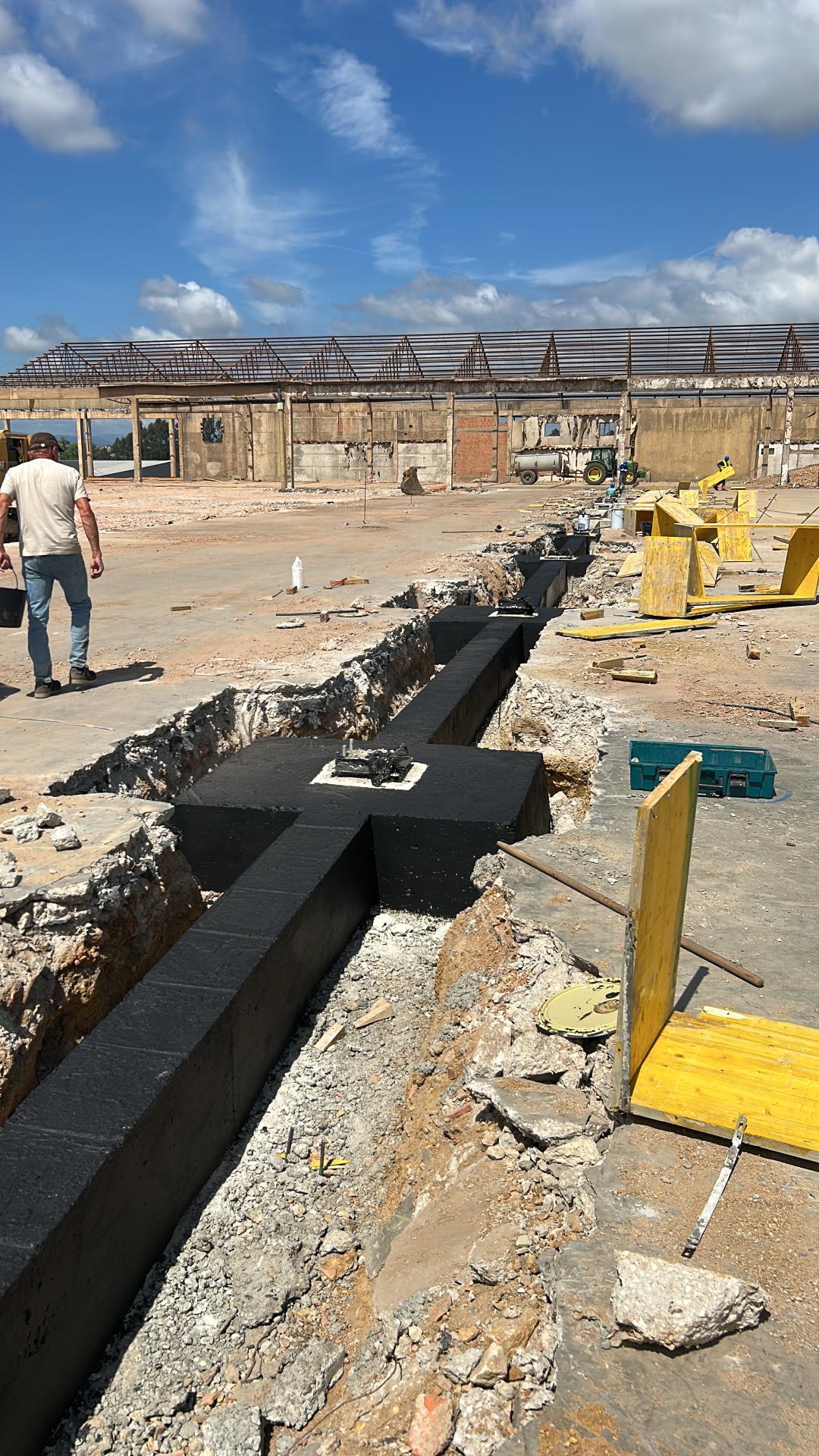 Fundações em betão armado numa obra da Ópera Prima